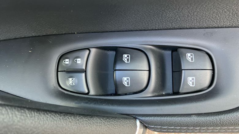 Nissan Qashqai 1.3 DiG-T Tekna 5dr Petrol Hatchback